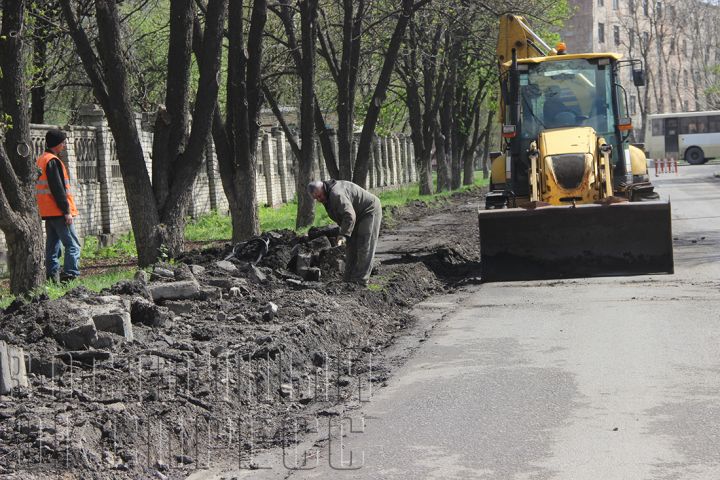 В Свердловске будет новый тротуар