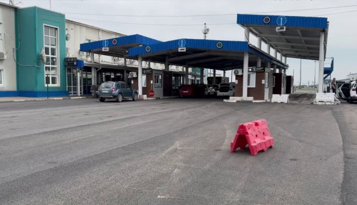 300+ машин в одну сторону. Огромные очереди образовались на КПП в ЛНР 