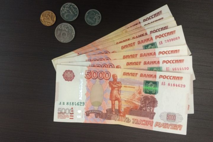 Должен ли мужчина в семье зарабатывать больше? Отвечают свердловчане