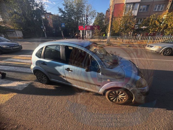 В ЛНР нарушитель пролетел на красный свет и сбил ребёнка на «зебре»