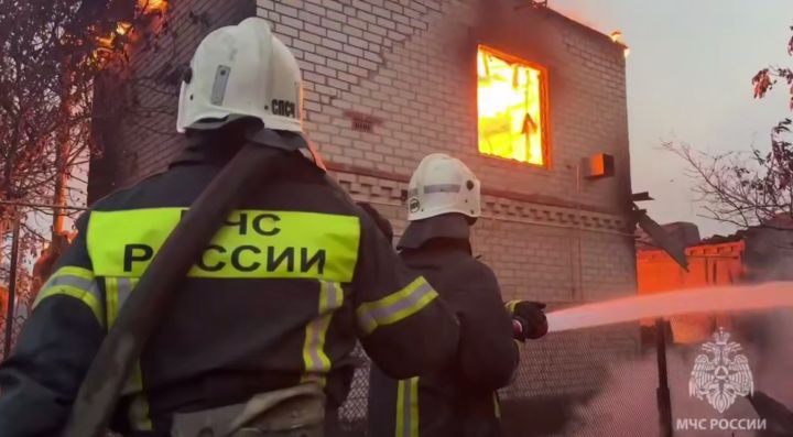 Пожар в Станице стал еще более масштабным: сгорели более 100 домов, площадь возгорания увеличивается 