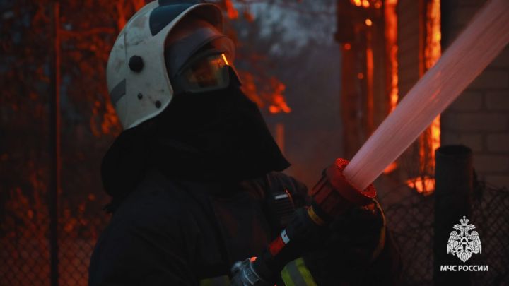 Украинский беспилотник атаковал Луганск: огонь удалось локализовать