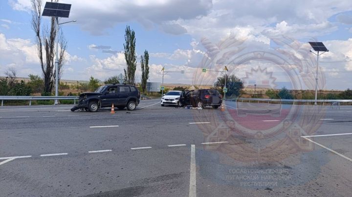 Три авто не разминулись: полиция расследует ДТП с семью пострадавшими в ЛНР