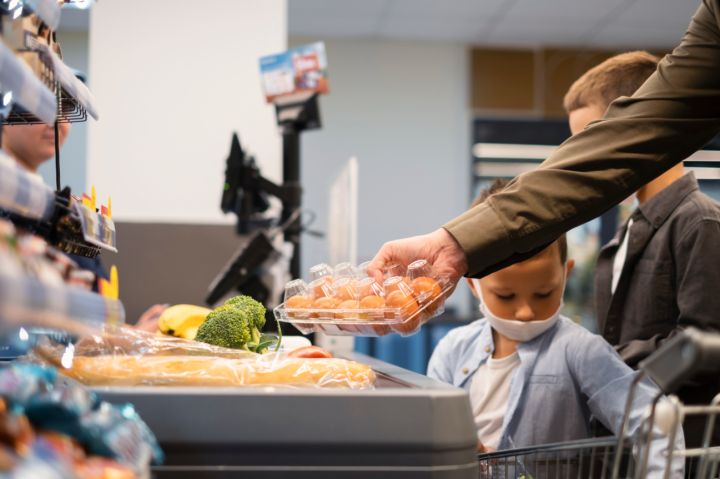 В ЛНР нашли способ, как удержать цены на продукты и бензин