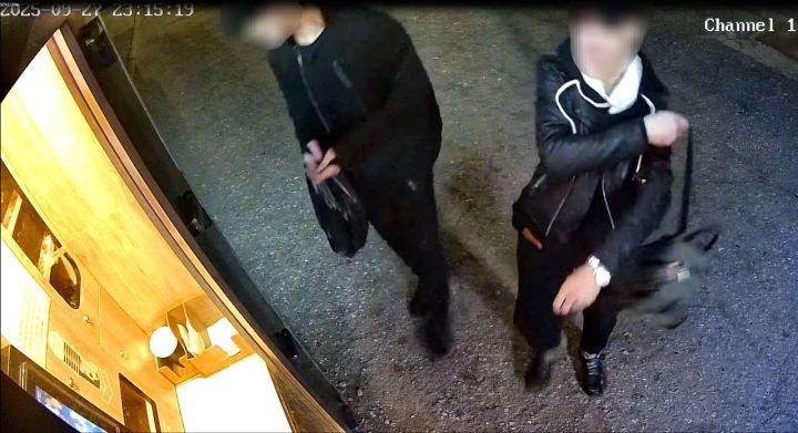 Украсть хоть что-то. В Алчевске прилично одетые люди воруют салфетки и трубочки в кофейне 