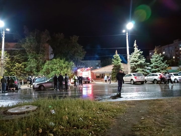 Пожар со взрывом. В Алчевске второй раз горит кафе «Жарим мясо»