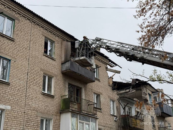 После взрыва газа обрушились два этажа: в Красном Луче ввели режим ЧС и возбудили дело 