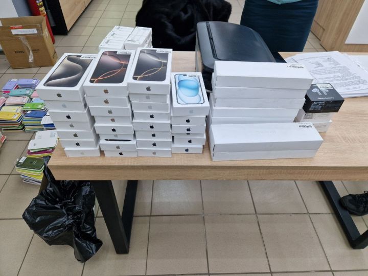 Сотни смартфонов, наушников и колонок: в магазине Луганска нашли «серую» электронику