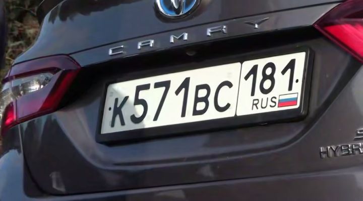 Автомобили с номерами ЛНР, которые владельцы не переоформят до 2026 года, будут считаться иностранными