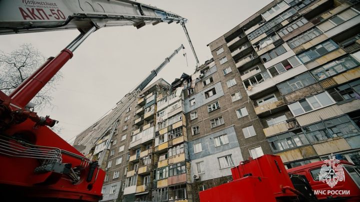 В Алчевске провели собрание жильцов дома после взрыва, но их туда позвать забыли