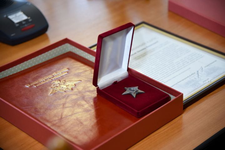 Из России в ЛНР передали орден Красной Звезды бойца из Ворошиловграда, погибшего в ВОВ
