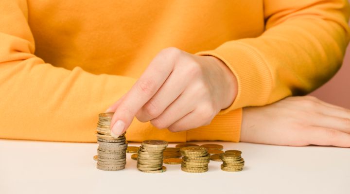 Пособия в ЛНР за октябрь придут раньше: названы новые даты выплат