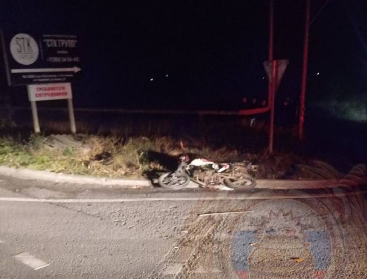 На трассе в ЛНР мопед столкнулся с ВАЗом: водитель бросил юношу умирать и уехал