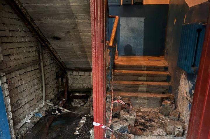 В одной из луганских многоэтажек обвалилась стена. Всему виной неисправная канализация?