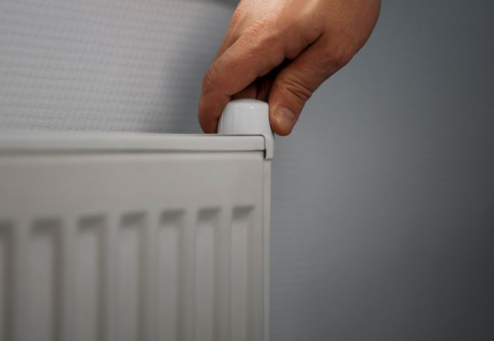 В ЛНР пообещали не брать плату за холодные батареи