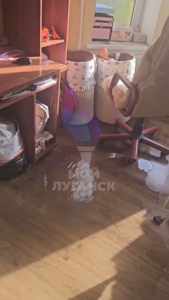 После ремонта труб от УК в Луганске квартиру луганчанки начало топить кипятком 
