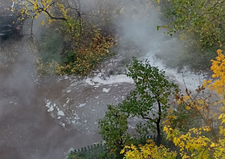 А говорили, что готовы к отопительному сезону! В Алчевске снова прорвало теплотрассу