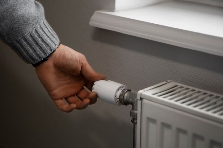 Если отопление в ЛНР включили с 15 октября, все равно придется платить за весь месяц. Разъяснения Госкомцена