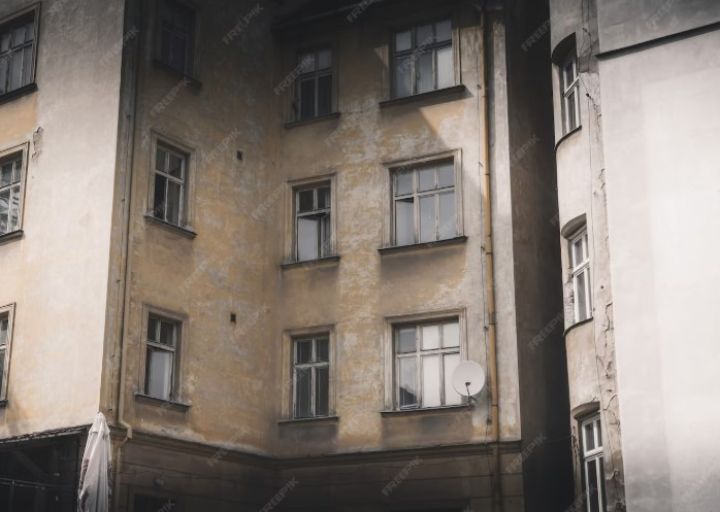 Более 1000 многоэтажек в ЛНР перешли под управление ЕУК. Как теперь платить за услуги и где искать новые лицевые счета?