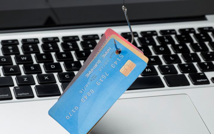 У мошенников появилась новая схема обмана жителей ЛНР: с её помощью они «развели» пенсионерку на 6,5 млн руб.