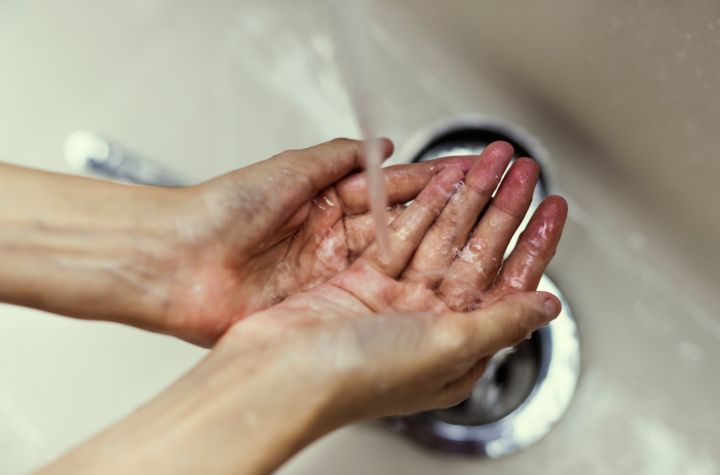 В Луганске, Краснодоне, Свердловске и других городах ЛНР возможны перебои с водой: опубликован список адресов