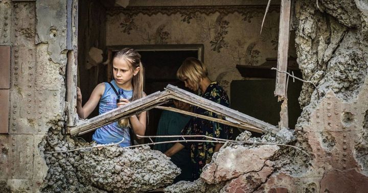Фотовыставка «Правда Донбасса»: жители Херсона не могли сдержать слёз