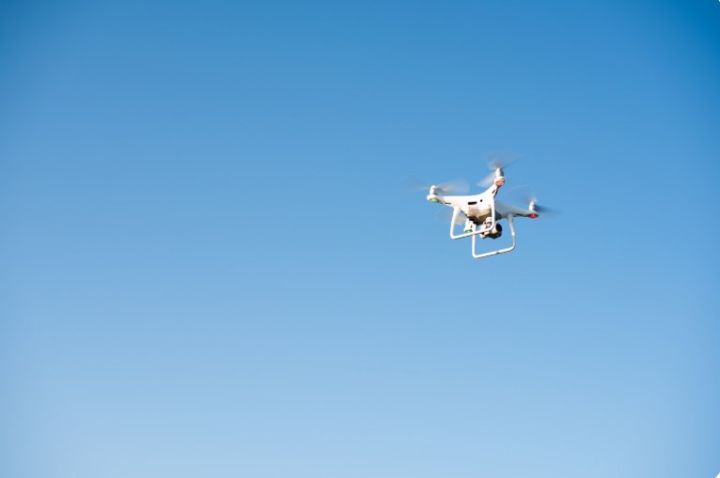 Вражеский БПЛА ударил по территории ЛНР 13 ноября: пострадала пожилая пара