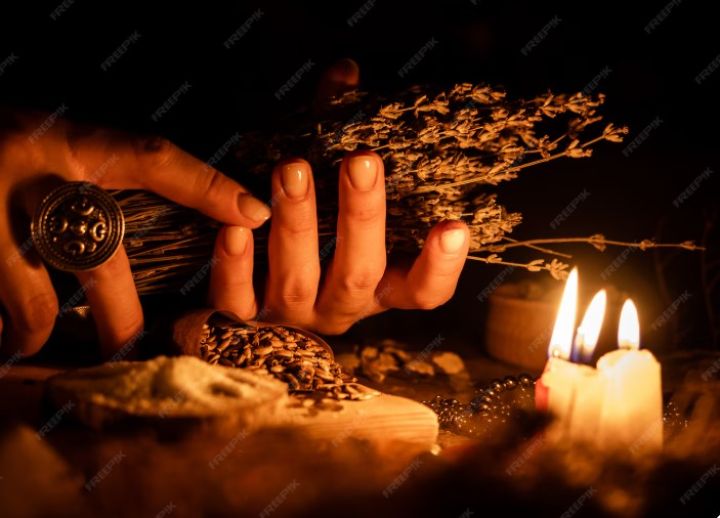 В ЛНР женщина пошла снимать «порчу» и в итоге осталась без денег и украшений