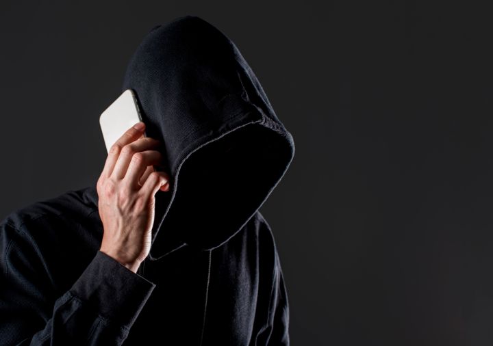 Луганчане делятся тем, как часто им звонят мошенники