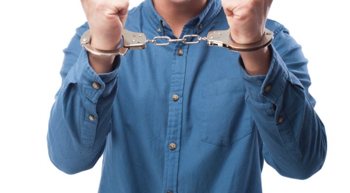 Молодой житель ЛНР помогал мошенникам обворовывать сограждан и сам оказался под следствием