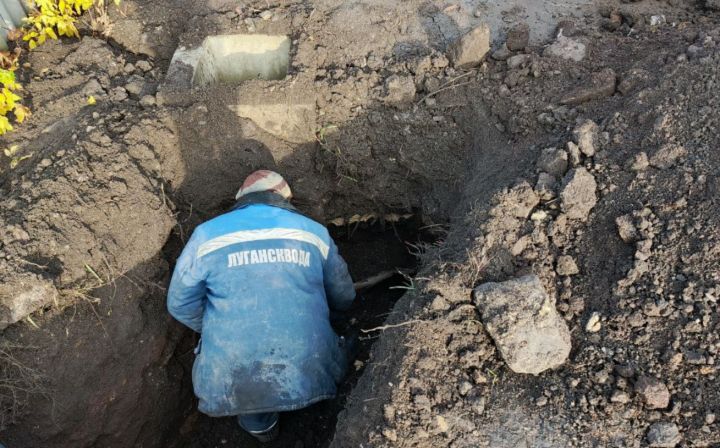 Половина Луганска осталась без воды из-за аварии: когда в кранах снова потечёт? 