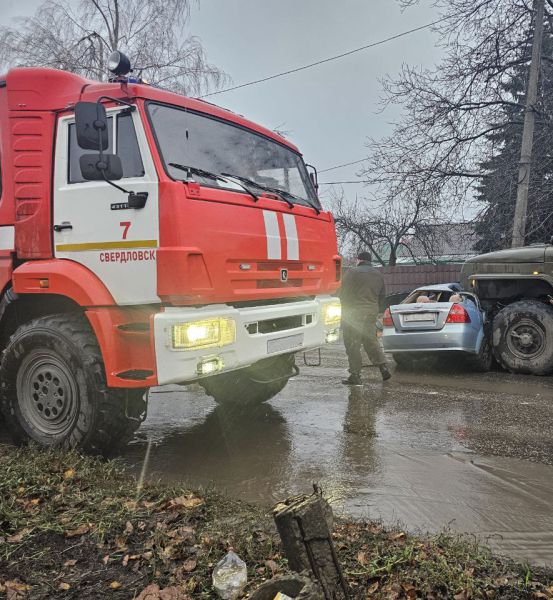 Жуткое ДТП произошло в Свердловске: «Урал» влетел в авто