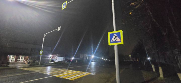 На дороге в ЛНР произошло серьёзное ДТП: машина снесла на «зебре» бабушку и ребёнка 