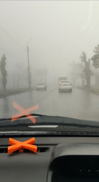 Где фары? В соцсетях жалуются на водителей в ЛНР, которые ездят без света в туман