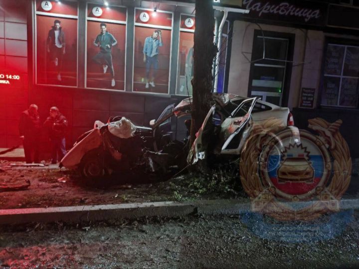 Авто, превратившееся в груду металла, и погибший водитель: в ЛНР произошло трагическое ДТП 