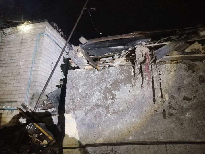 Дрон ВСУ рухнул во двор дома в тылу ЛНР: летняя кухня сгорела дотла