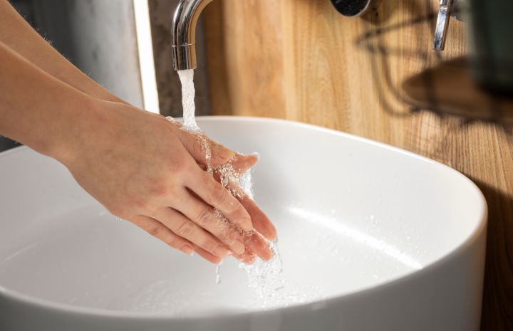 «Лугансквода» предупредила об отключениях воды в ЛНР 8 декабря: список городов и улиц