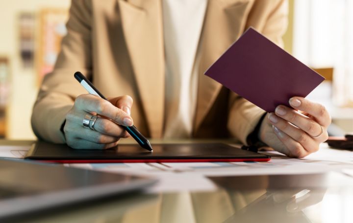 Нужно ли жителям присоединившихся к Луганску посёлков срочно менять документы: разъяснили в Народном совете 