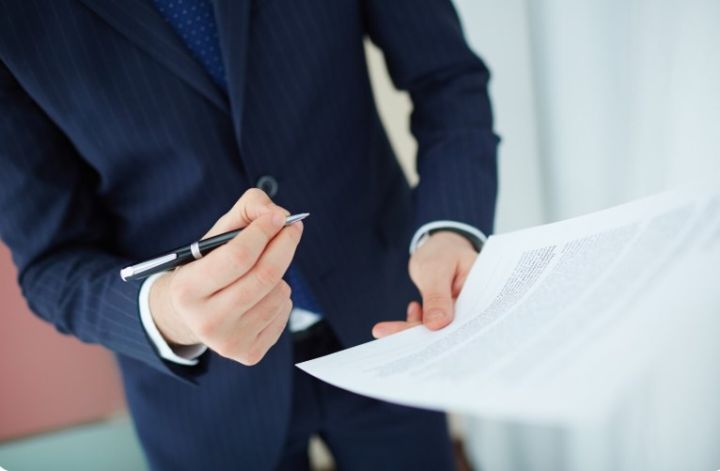 Здание бывшей гостиницы в Краснодоне приватизируют