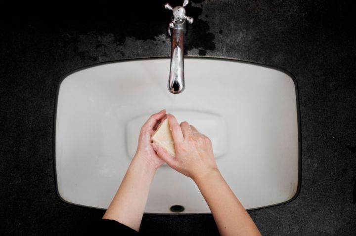 В ряде городов ЛНР 16 декабря пропадёт вода в кранах: кого коснутся отключения?