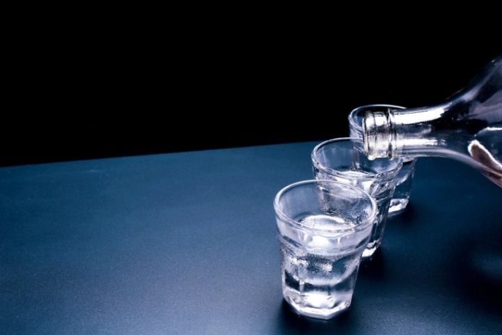 Полиция предупреждает: перед праздниками в ЛНР участились случаи отравления суррогатным алкоголем