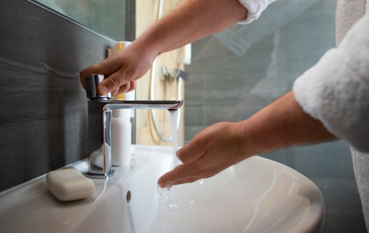 «Лугансквода» проводит ремонт: где 26 декабря возможны перебои в ЛНР? 