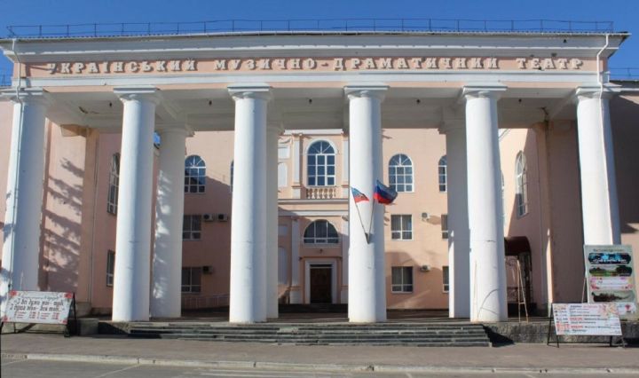 Луганские театры приглашают жителей Республики на спектакли 14-15 мая