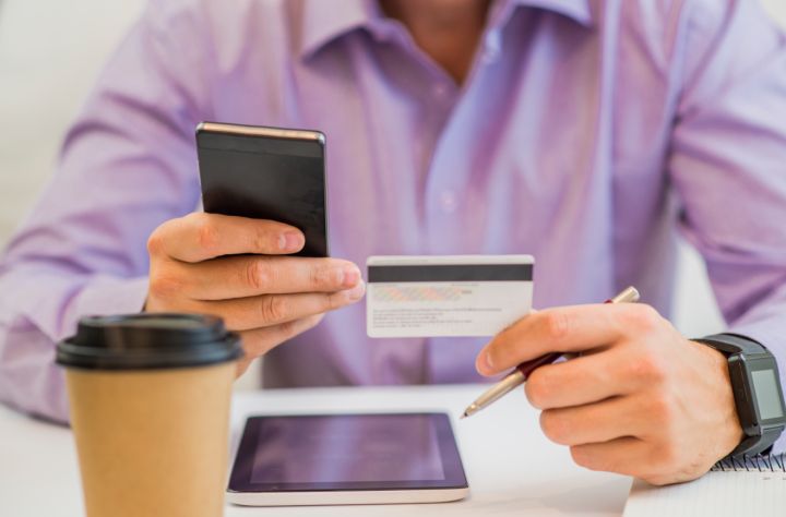 Даже 150 рублей: за какие переводы российские банки всё чаще стали блокировать карты? 