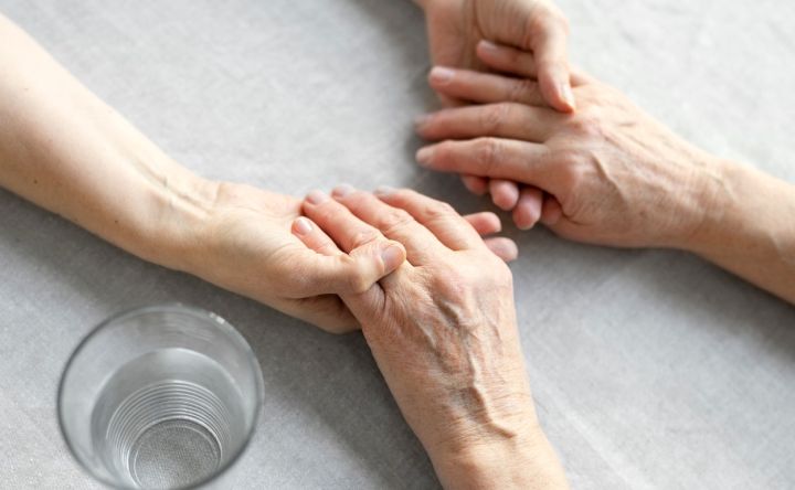 Госдума рассматривает резкое повышение надбавки на уход за пенсионерами