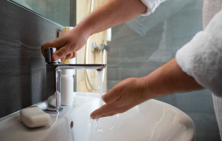 Два крупных города ЛНР перешли на сокращённый график подачи воды