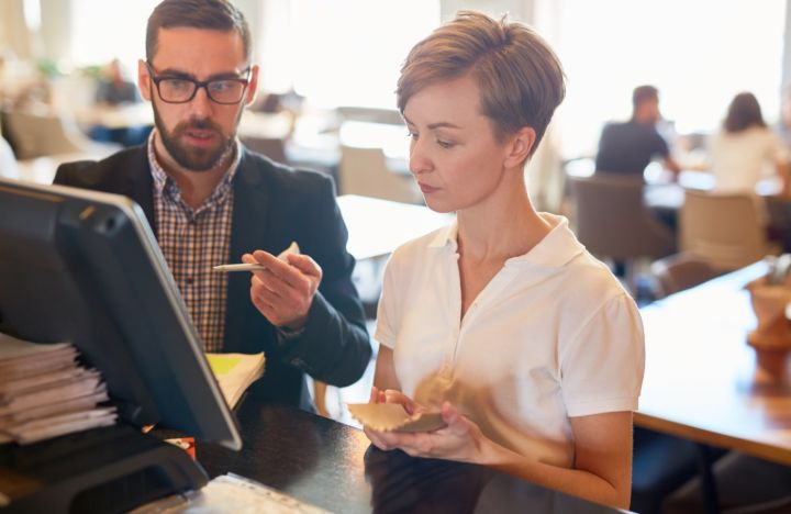 Банкам, перевозчикам и клиникам в России придётся отвечать за навязанные услуги: штрафы выросли до полумиллиона 