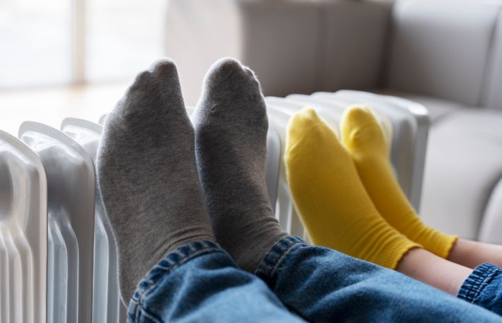 Кипяток бьёт прямо из-под земли: жители Алчевска остались без отопления в 10-градусный мороз 