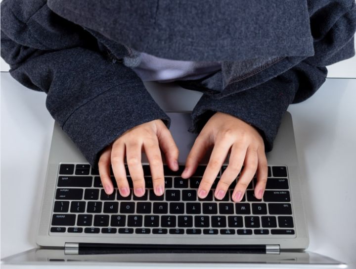 Желание заменить интернет-кабель стоило луганской пенсионерке миллиона