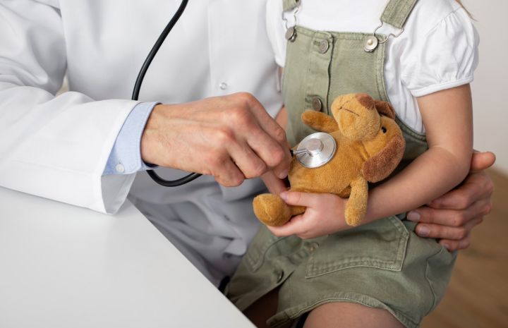 Обычный леденец едва не убил малыша: в ЛНР спасли жизнь 4-летнему ребёнку